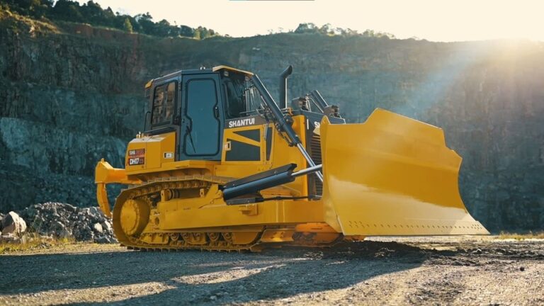 O uso de tratores de esteira para movimentação de curtas distâncias e nivelamento prévio